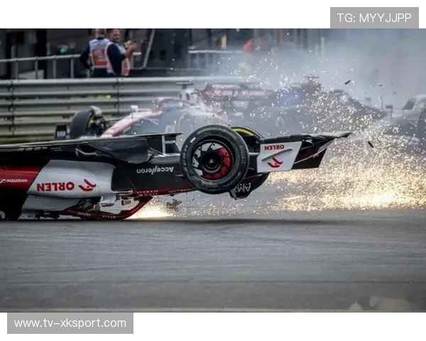 F1 维修区惊魂！起火画面吓坏车手